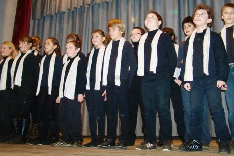 Les jeunes choristes vivaient intensément leurs chants